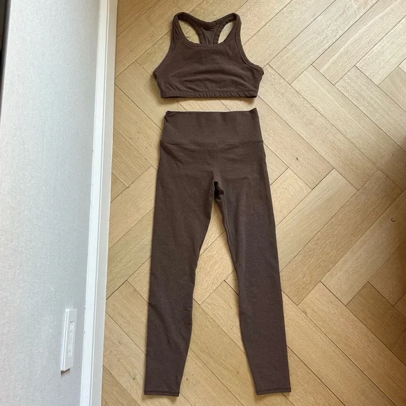 Vuori brown workout set - Picture 3 of 9